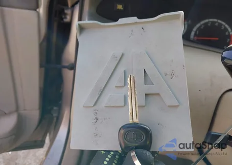 2001 Toyota Avalon Xls z USA, uszkodzony, nr VIN 4T1BF28B61U182009